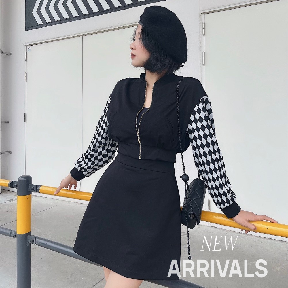 Set bộ đồ nữ Delys áo khoác đen phối tay caro & chân váy chữ A