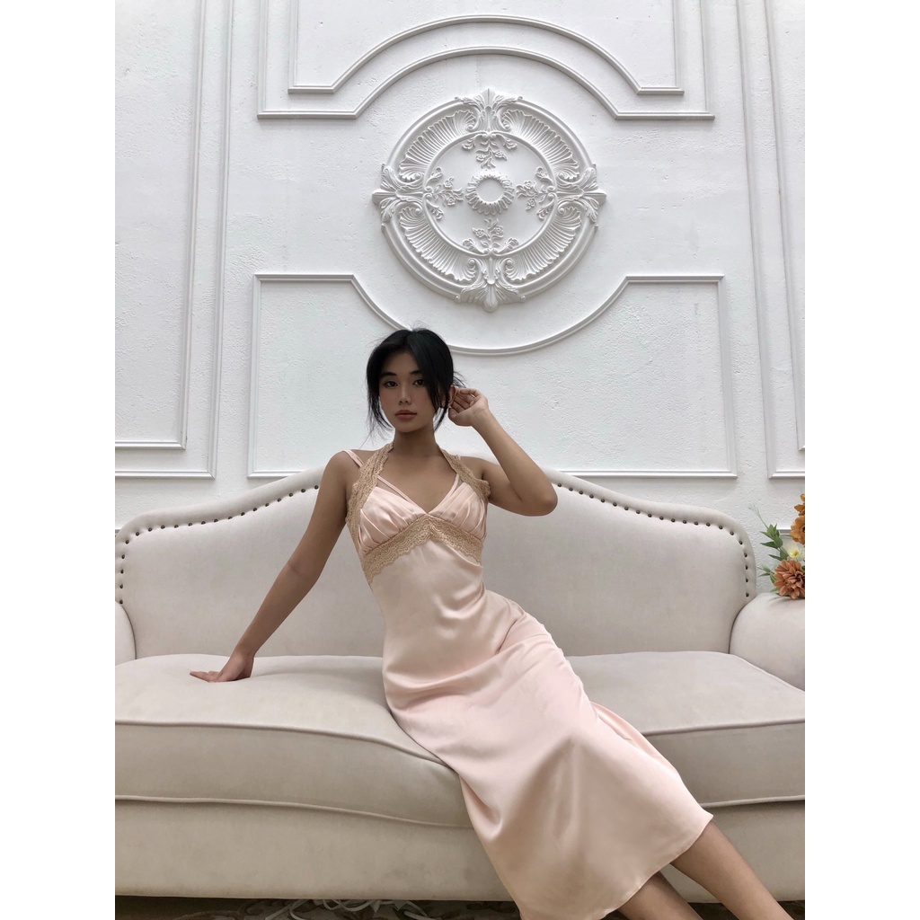 Váy ngủ ren qua cổ Chillgals