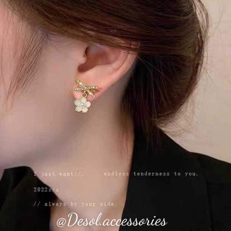 Khuyên tai, bông tai mặt nơ đính đá Mix hoa mơ phong cách Anthea ER107 Desol.accessories