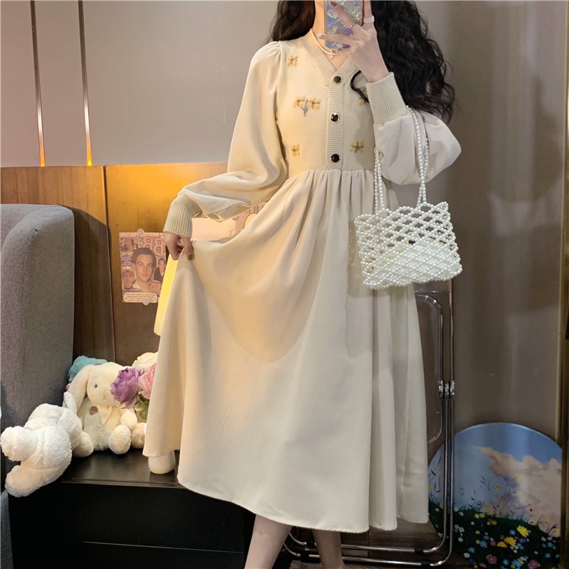 Đầm tiểu thư phối len thêu hoa mùa đông phong cách dễ thương