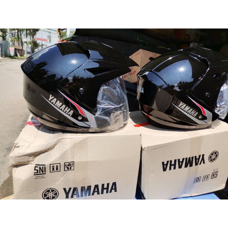 Nón yamaha 3/4 nhập khẩu theo xe có lưỡi chai che nắng. nón đẹp không trầy xước.