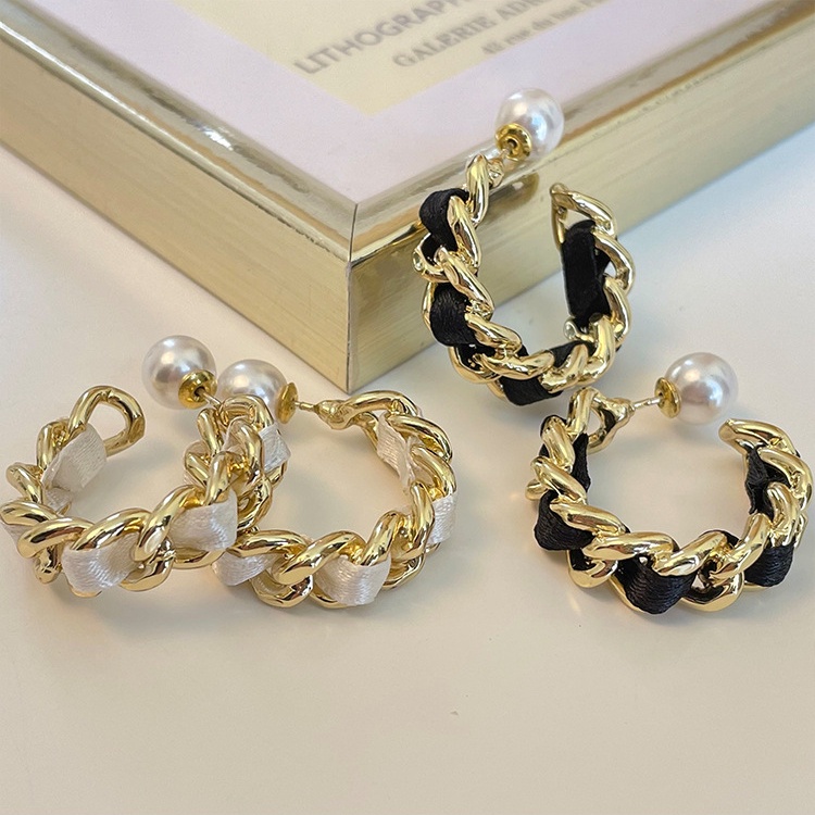 Khuyên Tai Đính Hạt Ngọc Trai Nhỏ Màu Vàng Đồng Phong Cách Hàn Quốc Đơn Giản Mới Cho Nữ