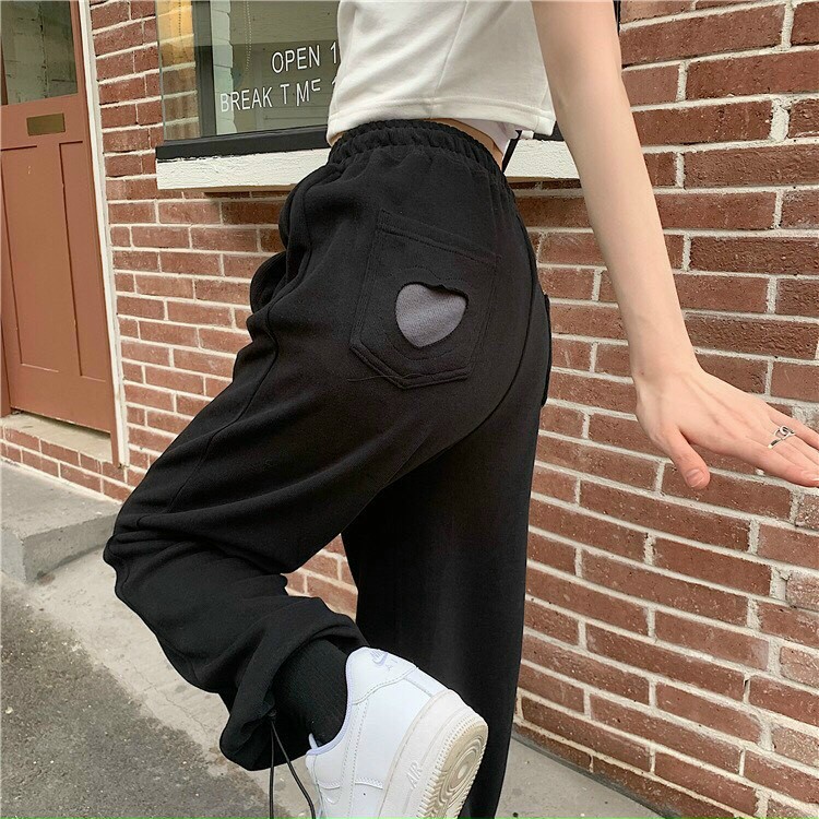 Quần Jogger Nữ Túi Sau Trái Tim
