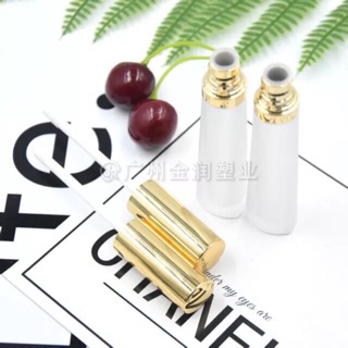 Vỏ son kem nắp vàng