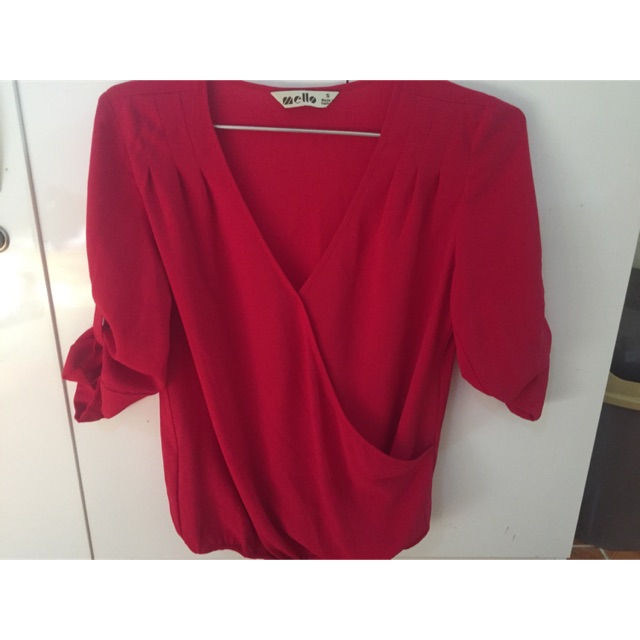 thanh lý áo use giá rẻ, mới 90%. size s, phù hợp chị em công sở, mua cả 3 có fix nhẹ, chị em nhanh tay lựa nhé, hàng đep