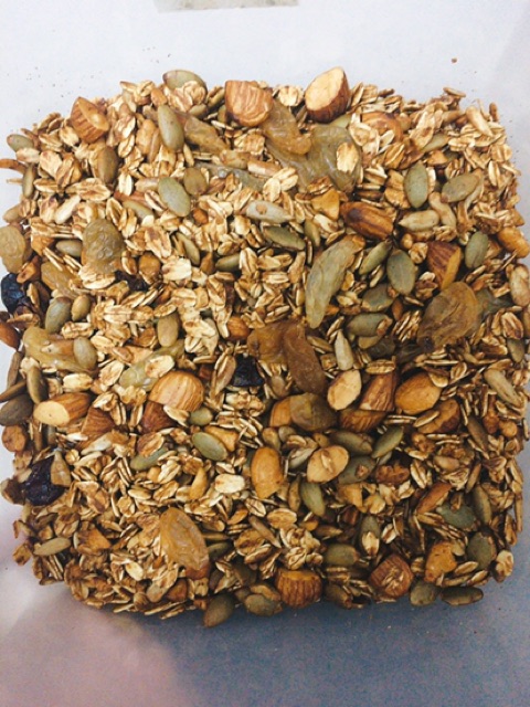 Ngũ cốc không đường - GRANOLA ( Yến mạch, hạnh nhân, hạt điều, nho khô, bí xanh, hạt hướng dương, nam việt quất)