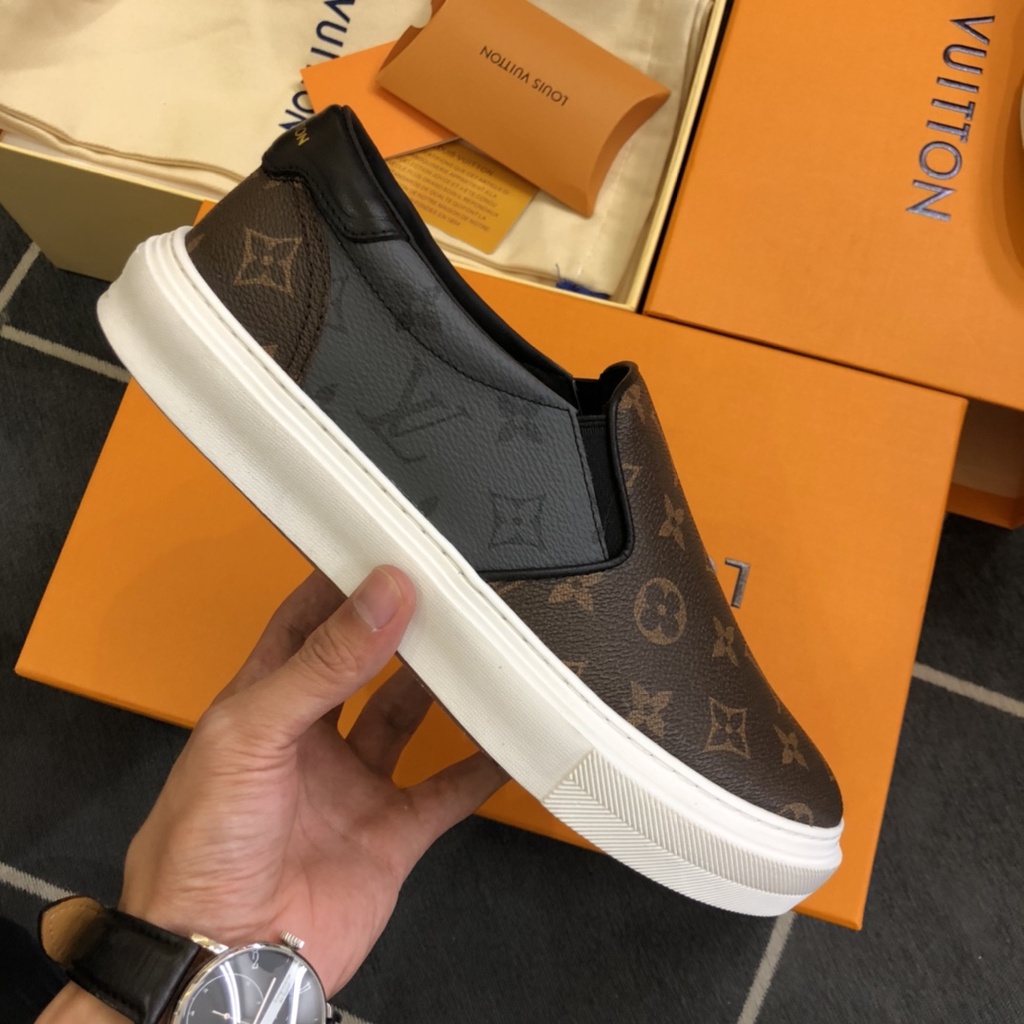 Giày lười nam da thật cao cấp Louis Vuitton LV thiết kế bắt mắt với họa tiết logo kinh điển mang đến phong cách retro