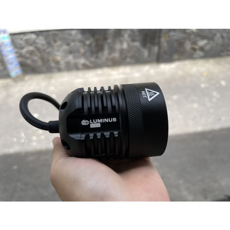 Đèn trợ sáng L4X SST40 Kính Tím