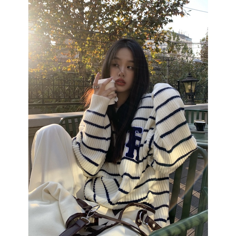 NUZIRO Áo sweater  tay dài cổ tròn kẻ sọc in chữ kiểu Hàn Quốc xinh xắn cho nữ