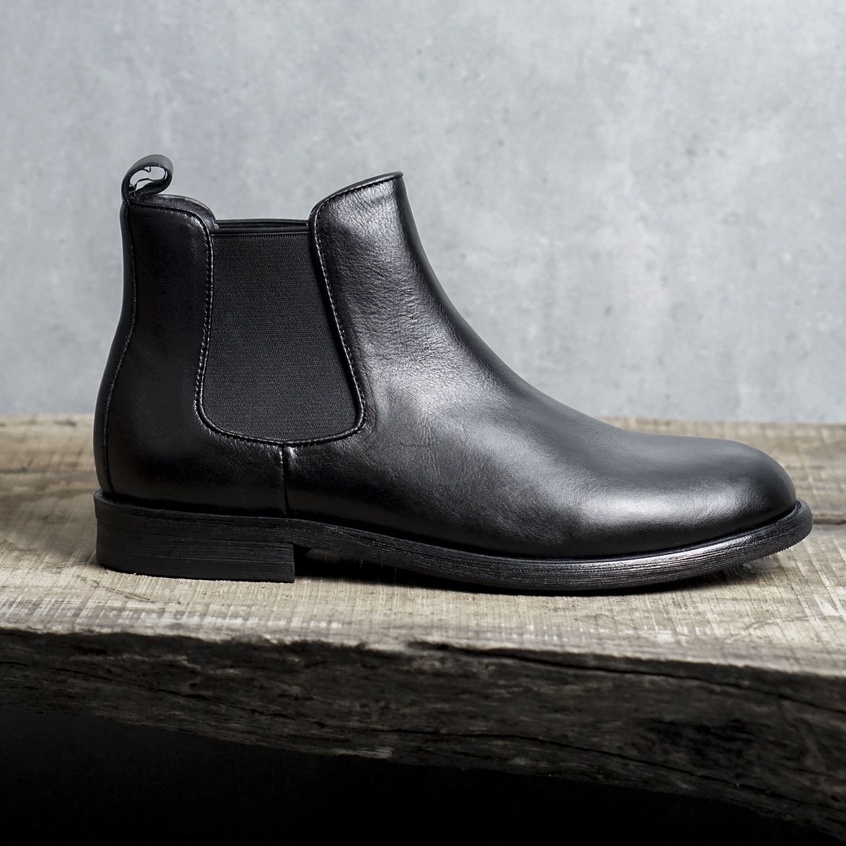 Giày boot chelsea da bê đen và nâu mũi tròn nam tính , sang trọng