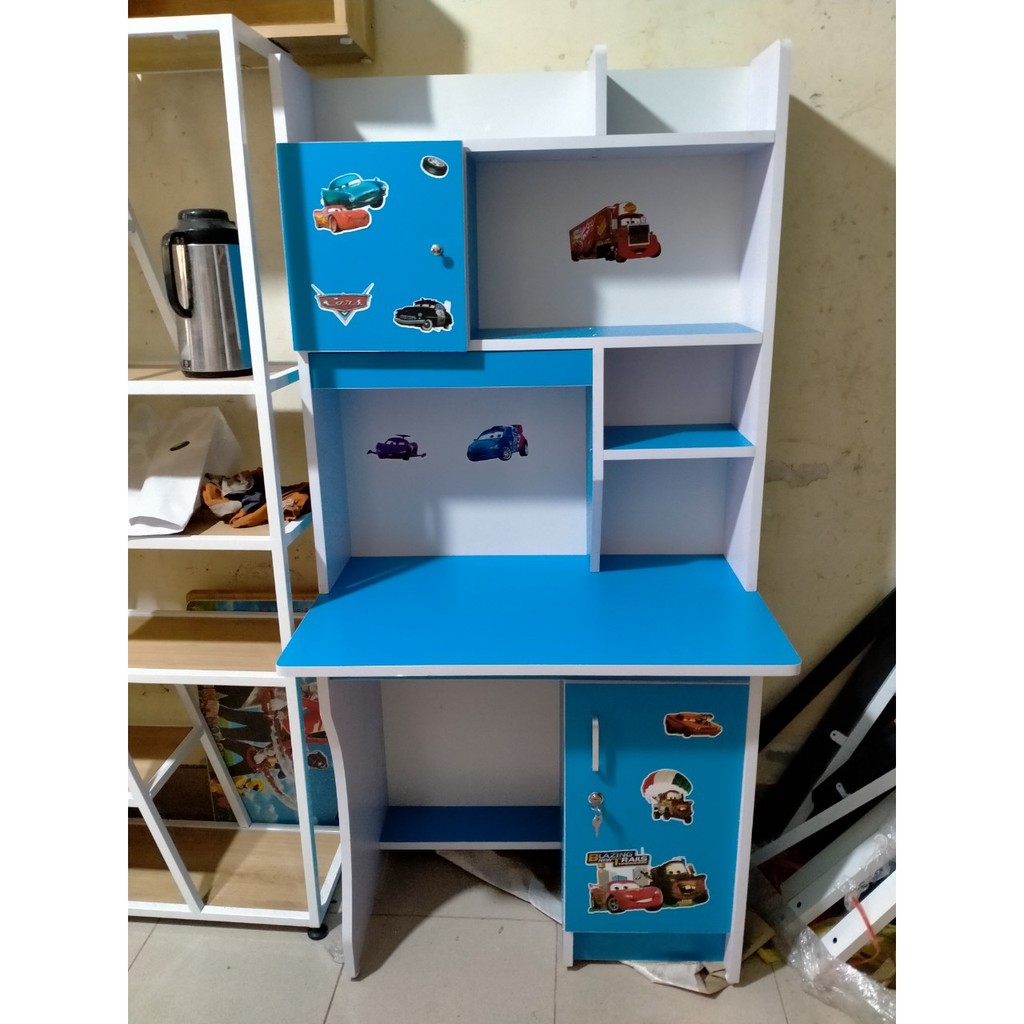 Bộ bàn học cho bé có kèm giá sách và ghế