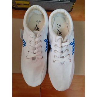 Giày vải bóng đá đinh đen-đinh trắng