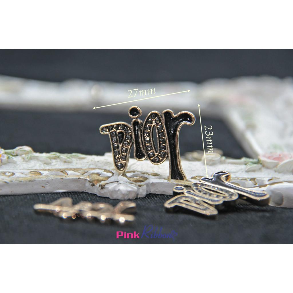 Charm chữ Ɗl0Ʀ đính đá ghi