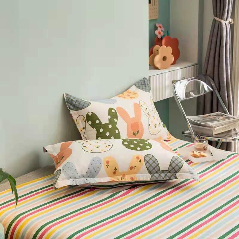 Bộ chăn ga Cotton Poly -cô bé  dâu tây xinh Luis bedding chăn ga Hàn Quốc đủ màu đủ size (miễn phí bo chun)