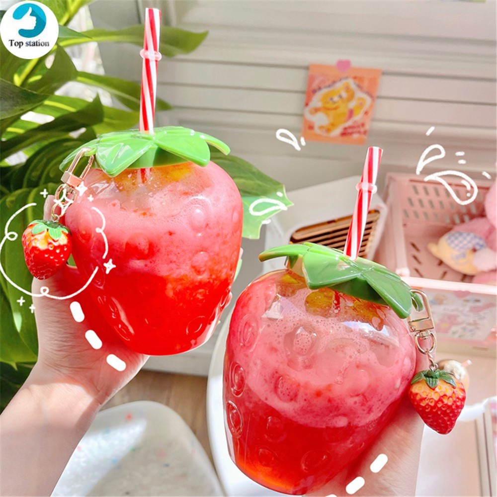 Bình uống nước nhựa 500ml hình quả dâu tây có ống hút đáng yêu cho học sinh