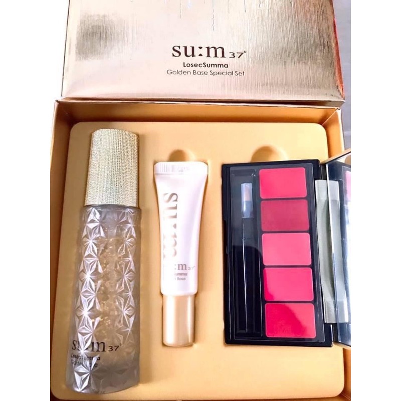 Kem lót SU:M tinh chất vàng tặng kèm bảng son và kem lót mini