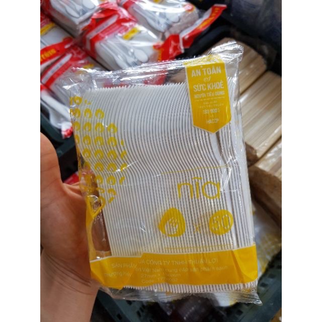 100 thìa, dĩa nhựa dùng 1 lần