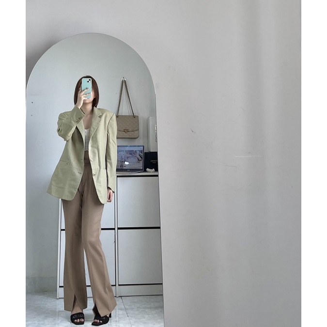 Blazer vàng rêu kẻ sọc có độn vai đứng form thời trang xinh xắn