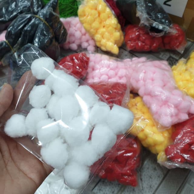 20 hạt pom pom 1 màu treo nôi cho bé
