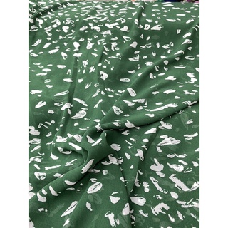 Vải voan chiffon beo nền xanh lá cây M2102