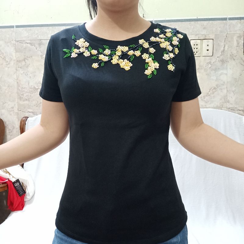 Áo Thun Ôm Nữ Đính Cườm Mẫu Hoa Mai