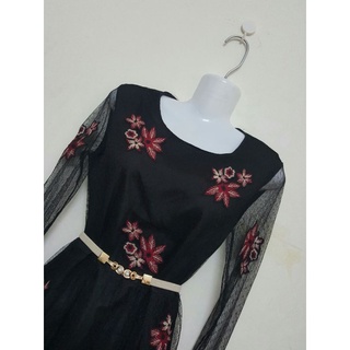 ĐẦM REN LƯớI THÊU HOA ĐẸP