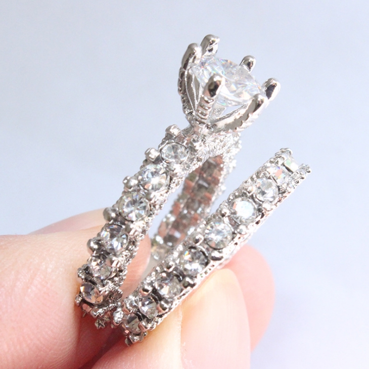 Nhẫn đá quý trắng yvd-valentine