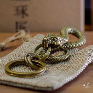 Móc đeo chìa khoá cao cấp hình rắn