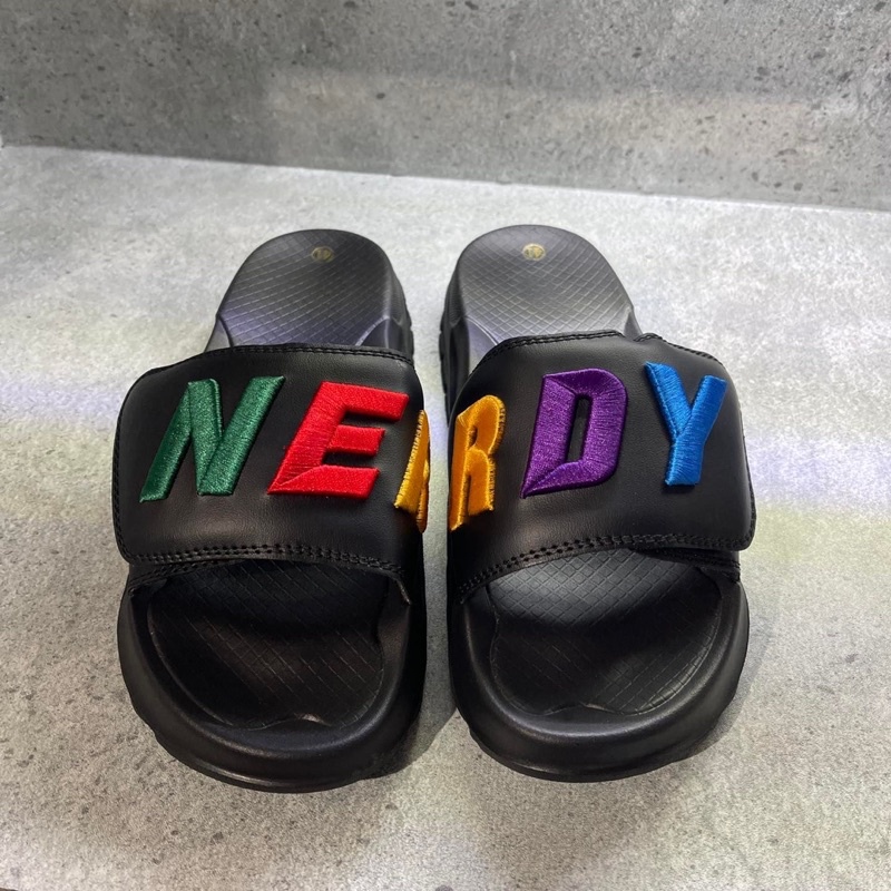 Dép NERDY - Đen Thêu Chữ Rainbow Cao 3.5cm