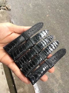 Dây đồng hồ vẩy chân da đà điểu.
