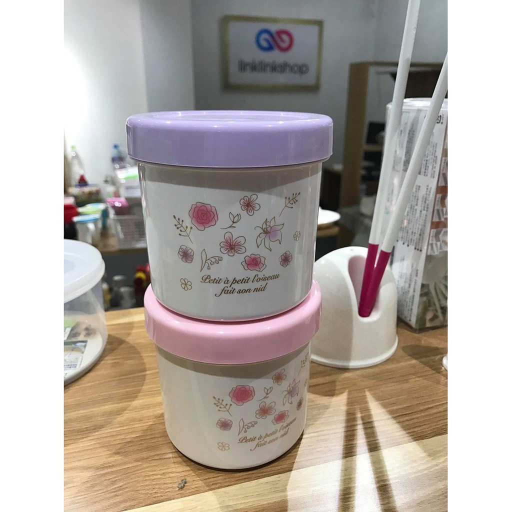 Hộp Nhựa Nắp Vặn Mẫu Hoa 650ml Hàng Nhật