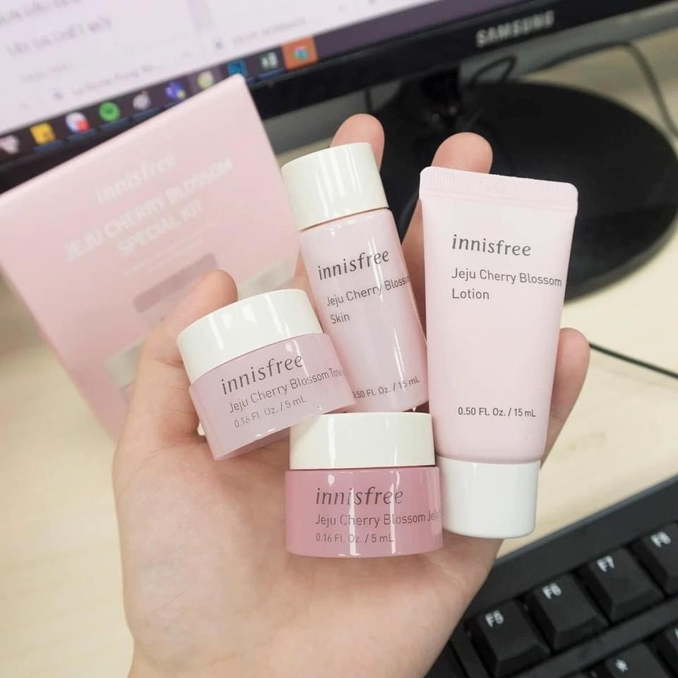 Bộ dùng thử hoa anh đào Innisfree Jeju Cherry Blossom special kit