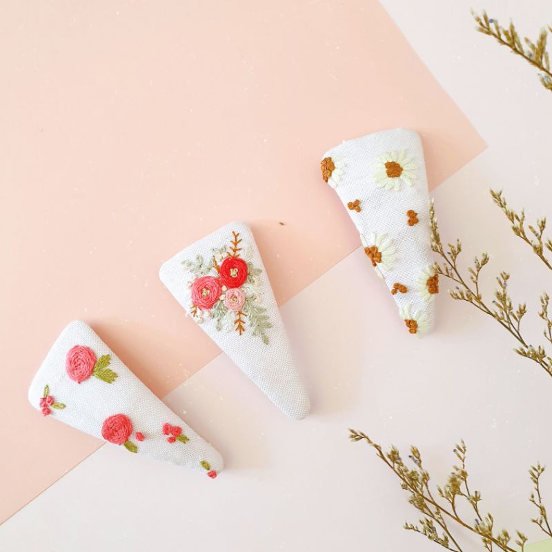 Kẹp Tóc Tam Giác Thêu Hoa