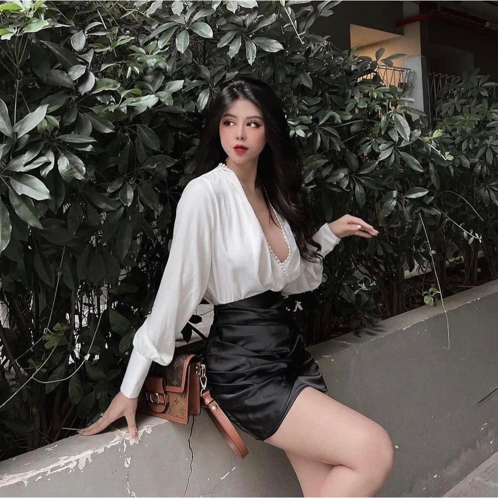 Set sơ mi lụa + chân váy đen vạt