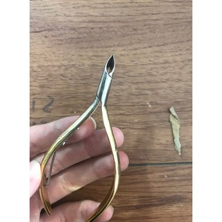 Kềm nhặt da cắt làm móng