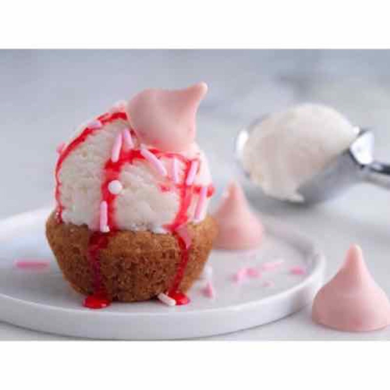 Kẹo Socola Mỹ sữa Hershey's Kisses Strawberry Ice Cream Cone túi 255gr vị dâu và cookies