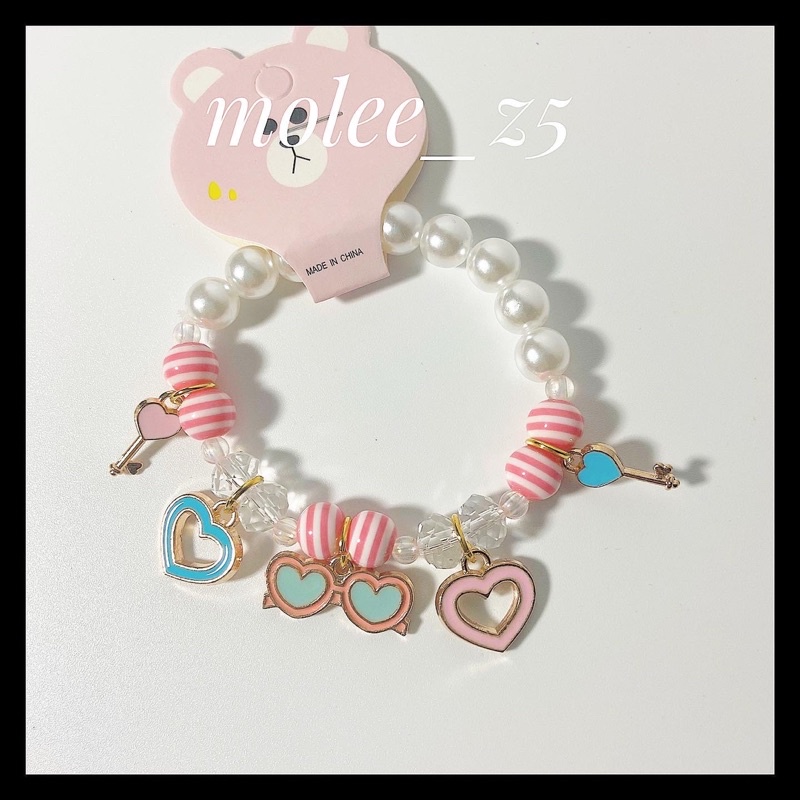 Vòng đeo tay gắn charm chibi các bé đeo cưng xỉu