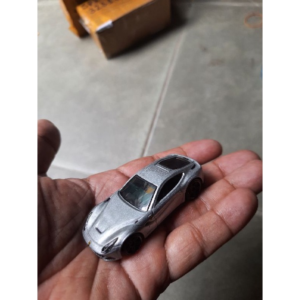 Xe Hotwheels Ferrari F12 màu bạc , hàng hiếm