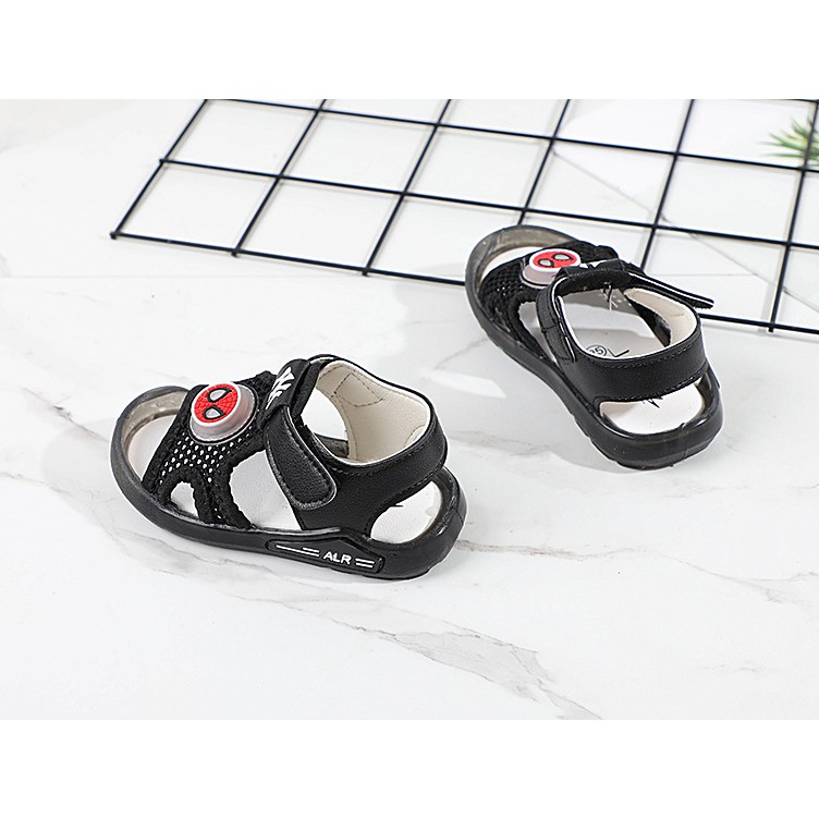 sandal nhện bé trai size 22-27 mũi chống vấp