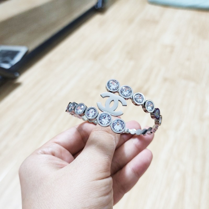 Vòng Tay Nữ Titan Không Rỉ Đính Đá Nhân Tạo Kiểu Dáng Sang Trọng TT 4126