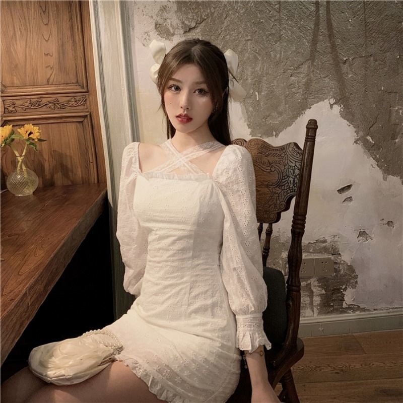 Đầm Trắng Tay Dài Phối Ren Hoa Phong Cách Retro | BigBuy360 - bigbuy360.vn