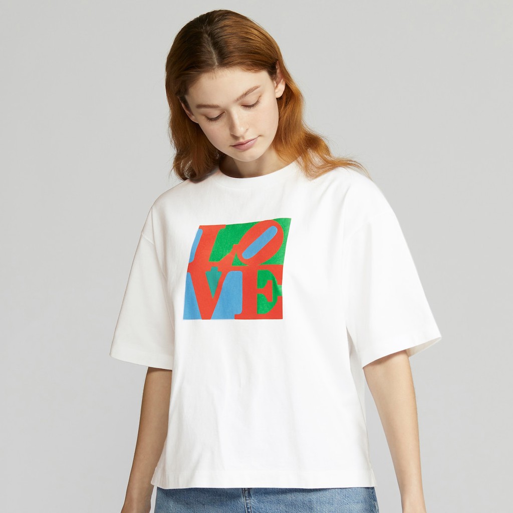 Áo phông nữ cổ tròn LOVE dòng Graphic Robert Indiana UT xinh xắn, dễ thương của Uniqlo .