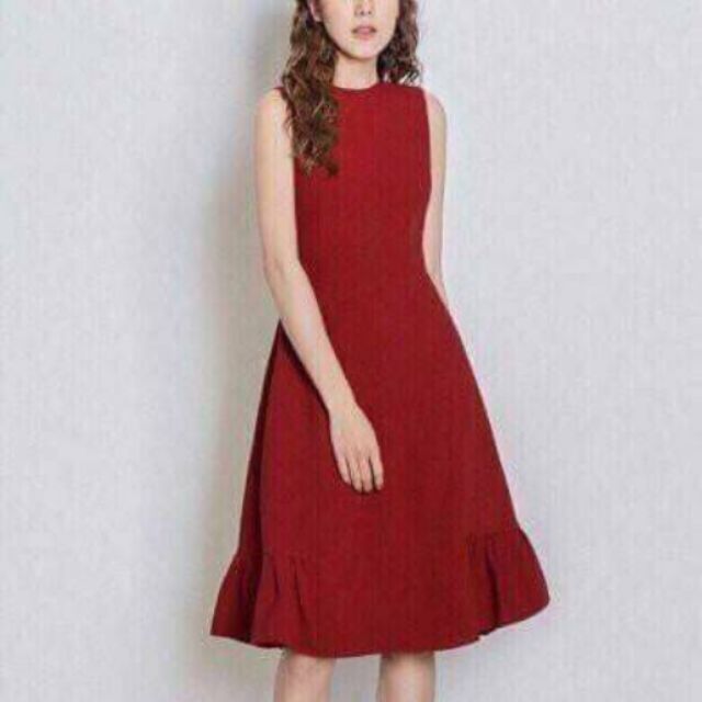 Đầm đỏ nhúng lai