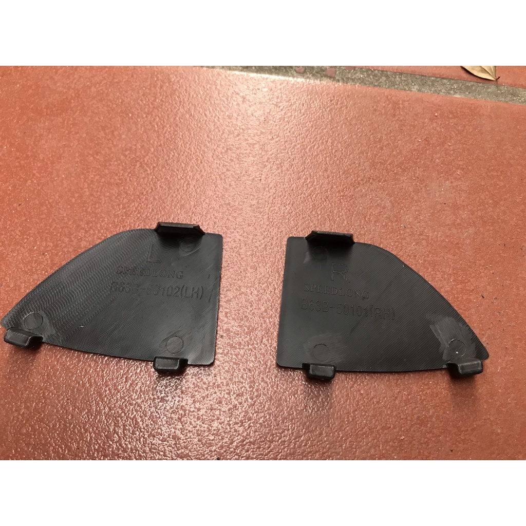 Nắp đậy lưới gió cản trước - Nắp đậy móc cứu hộ cản trước Mazda 3 đời 2017 - 2019