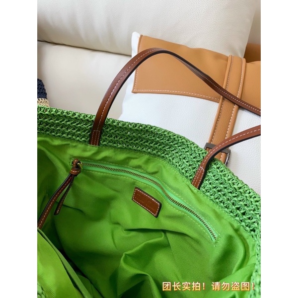 Túi Cói Miu Miu trẻ trung
