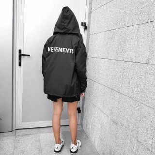 Áo khoác Vetements