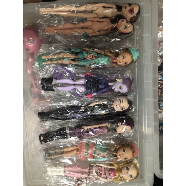 N2 - Búp bê monster high