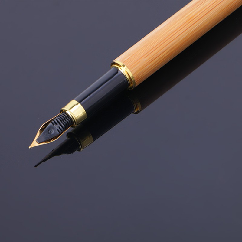 Bút Máy Bằng Gỗ Tre Độc Đáo