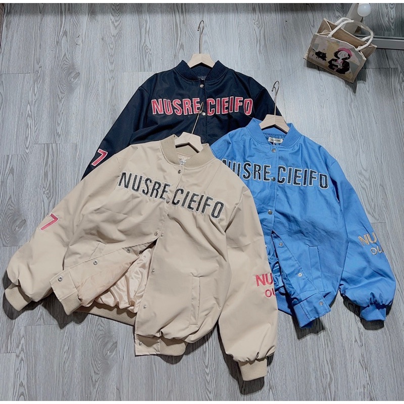 Áo khoác bomber kaki thêu chữ