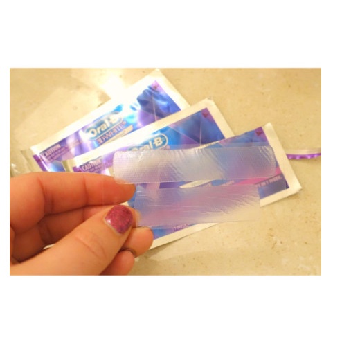 Miếng dán trắng Oral B màu tím không gây ê buốt răng